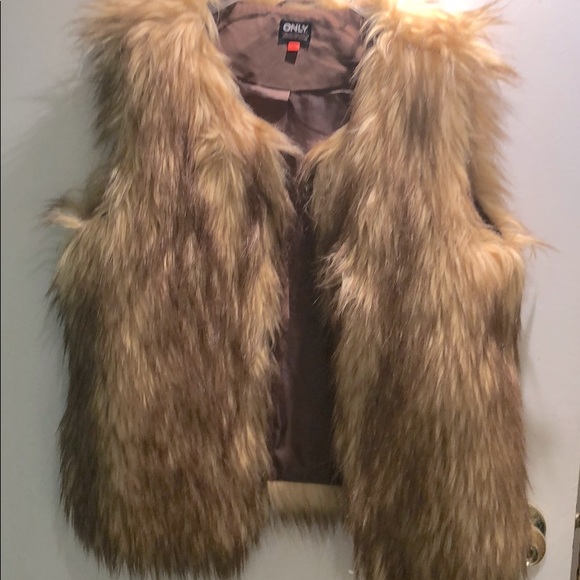 Fur Vest ONLY M - Picture 2 of 3